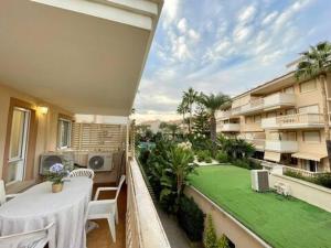 Apartamento con Terraza y Piscina a 600m de la Playa en Jávea