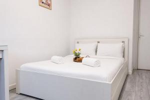 Bay Room