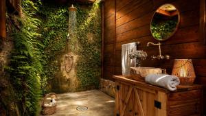 Hidden Rock Cottage - Romantic reatreat and hot tub