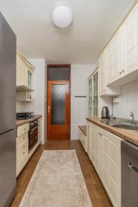3 Bedroom Apartment in Dobrota with Balcony