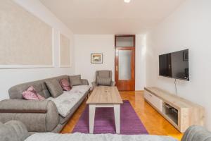 Kotor-Dobrota 3 Bedroom Apartment with Balcony
