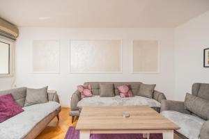 Kotor-Dobrota 3 Bedroom Apartment with Balcony