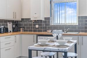 Latimer Flat 3 - Spacious 2-Bed Apt - Sleeps 6