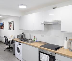 West Hampstead 3BR - with Fast WiFi - Sofa Bed & Workstation