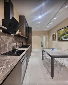Ollyens Apartments