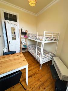 Flat, Arthur Seat view, walking distance to Castle
