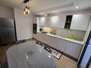 Luxury Apartment Tourist Area Beach Within Walking Distance