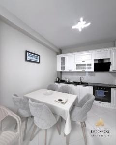Spacious 2BDR Apartment 1 min walk to the beach