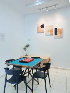 Premium doublestorey BM Alma 12pax near Aeon-Lotuss