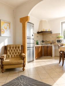 Delizioso appartamento in villa tra mare e città