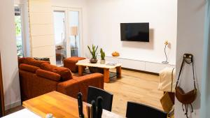 NBaz Apartment, Golem