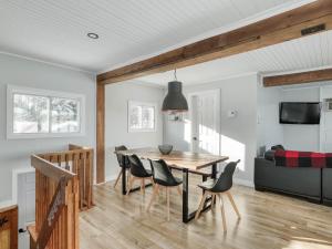 Lakefront Chalet des Sables with Private Beach & Game Room