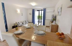 Apartment with pool in epljani near Umag