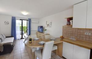 Apartment with pool in epljani near Umag