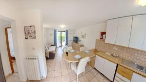 Apartment with pool in epljani near Umag