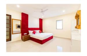 Near Beach HOTEL - VERSOVA INN