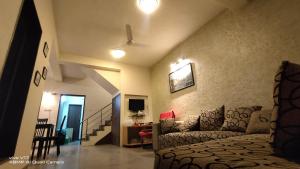 Yash Villa - The Dream Stays ll Pvt Pool ll Garden ll 2Ac rooms ll Wi-fi