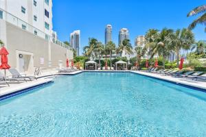 Spectacular Water Views 2br-4 beds in Sunny Isles