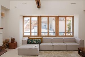 Spacious Family Home Walk to Beach Sleeps 10