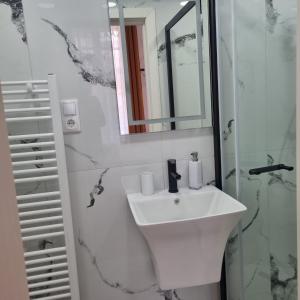 Studio Piata Mare Mardomi