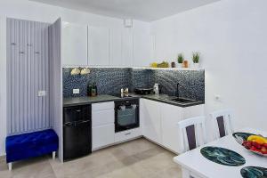 Azura -the sea meets the serenity of Saranda