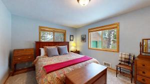 McCall Cabin on Golf Course Pool & Sauna