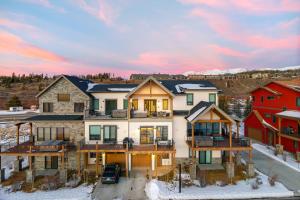 Downtown WP Villa 38 I Private Hot Tub I Great Views I Activity Program