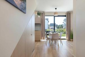 Przytulny Apartament z Ogrodem i Parkingiem by Noclegi Renters