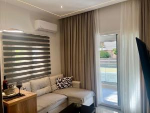 TT Luxury Homes I Helios - Sunny Studio with Yard