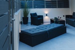 TT Luxury Homes I Helios - Sunny Studio with Yard