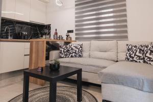 TT Luxury Homes I Helios - Sunny Studio with Yard