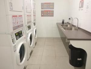 Bello departamento familiar nuevo en La Serena vista al mar, piso 4 con ascensor, malla de seguridad anticaída, piscina, estacionamiento gratuito, regalo de bienvenida, a pasos del Faro
