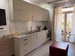 Le Bleu and Rose Apartment