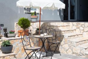 Luxury Villa Andrea Vrzika in forest near the sea with heated pool