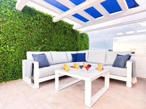 Stunning Sunrise & Sunset Rooftop Condo by BeCherish