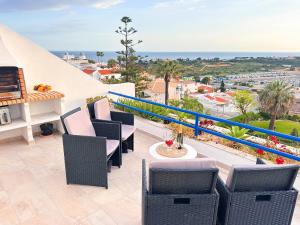 Stunning Sunrise & Sunset Rooftop Condo by BeCherish