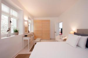 White Jasmine Cottage