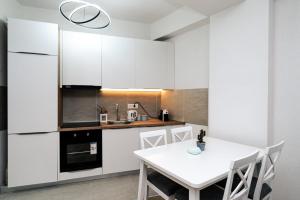 Luxury City Center 2BR Apartment with Private Parking