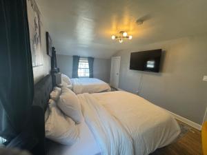 The EWR Transit Hub Modern 3BR Near Newark & NYC
