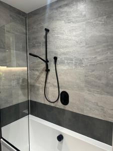Luxury 2 BR Apartment in Central MCR- En-Suite- Parking- Terrace- Gym