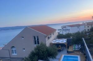 Luxury apartment Duće with private pool