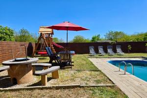 Happy Garden House - Pool, Playground & Family Fun