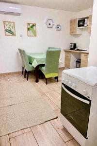 Happy Garden House - Pool, Playground & Family Fun