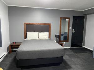 Monashee Lodge