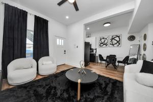 Houston Premier 3BR Near Airport & Downtown
