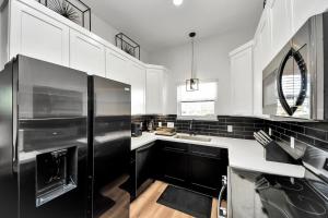 Houston Premier 3BR Near Airport & Downtown