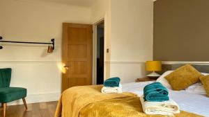 Large 3 Bedroom Flat with Parking and Terrace