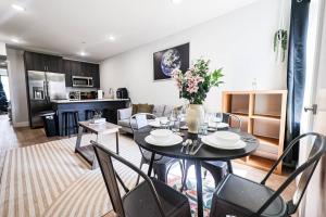 2BR Home Near Temple Balcony WiFi Fits 6