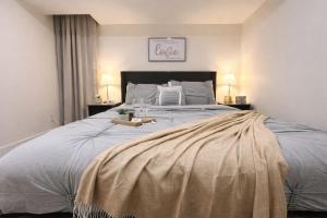 Luxury Private Basement Suite Smart TV Parking