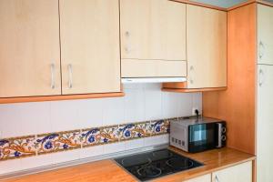 Relaxing 2 Bed duplex: seaviews, terrace & rooftop